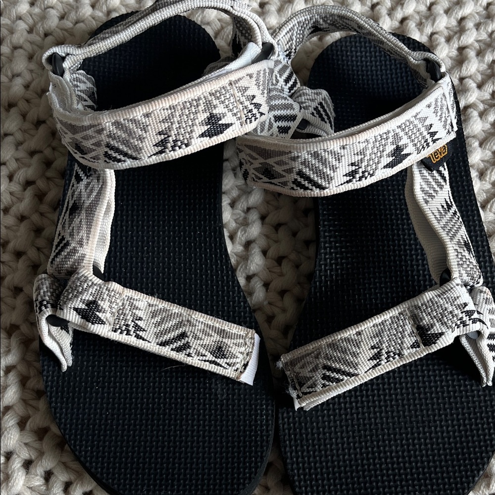 Teva Monochrome Geometric Sandals - Picture 4 of 5